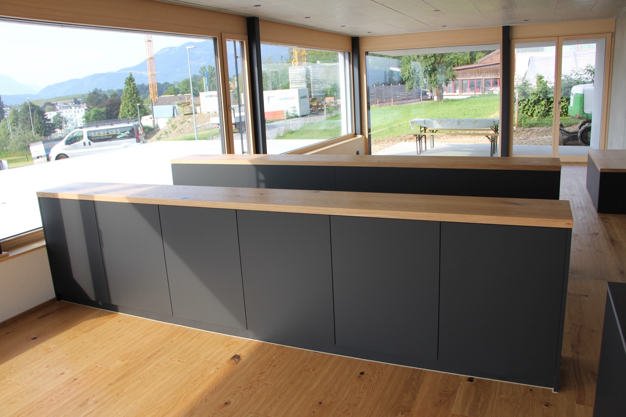 Massgefertigtes Sideboard aus Holz