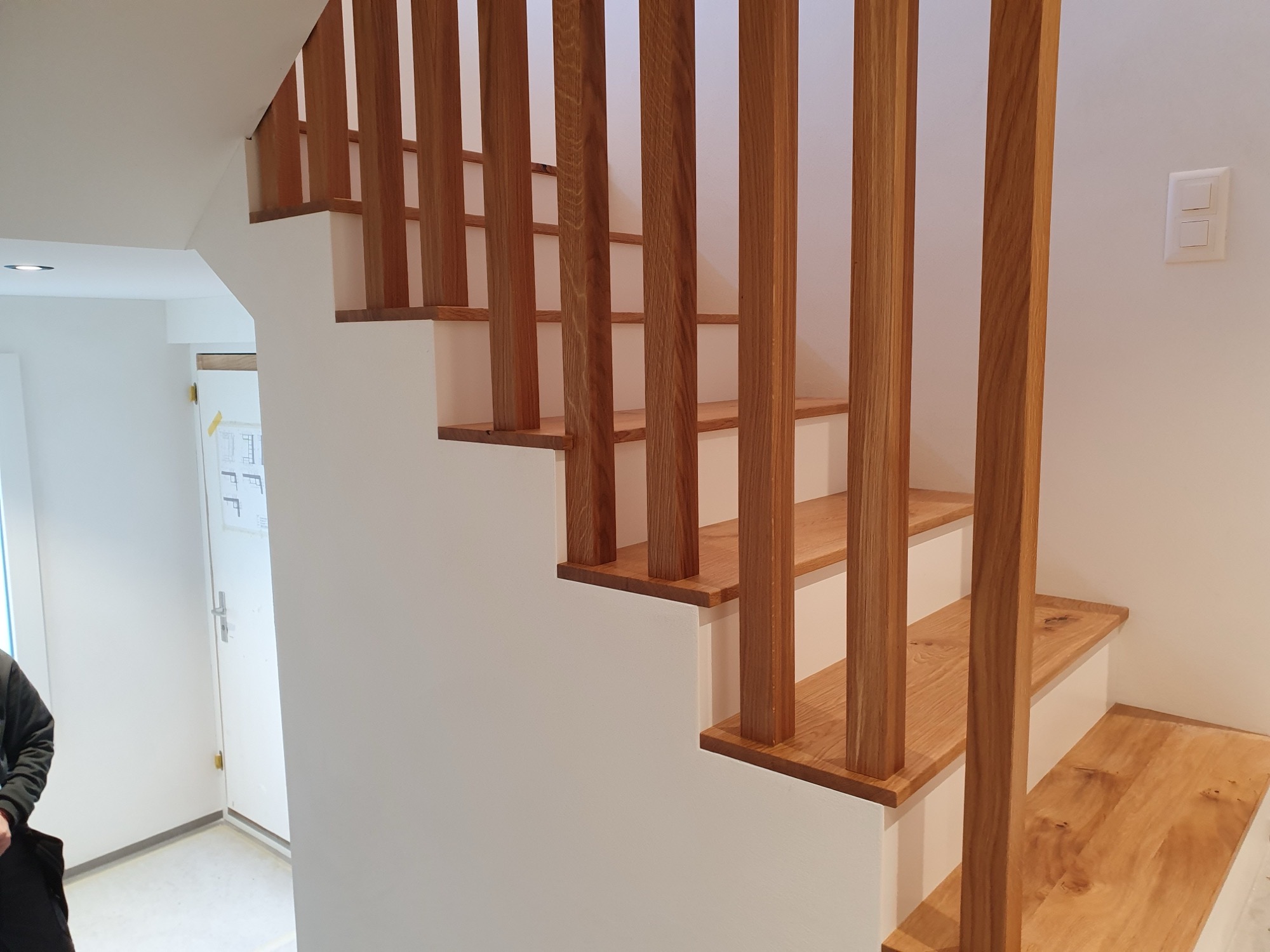 Holztreppe, massgefertigt von Schiess Innenausbau