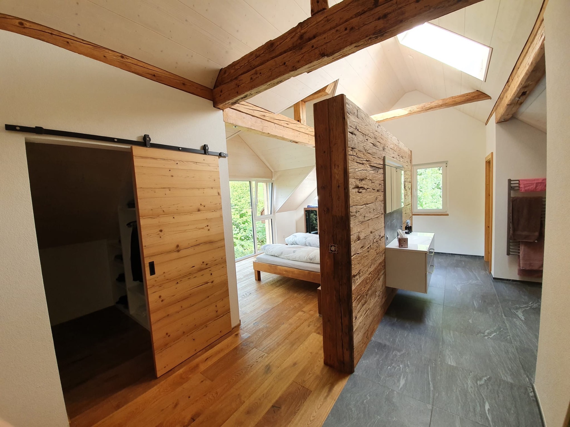 Umbau und Renovation eines Wohnraums mit neuem Innenausbau